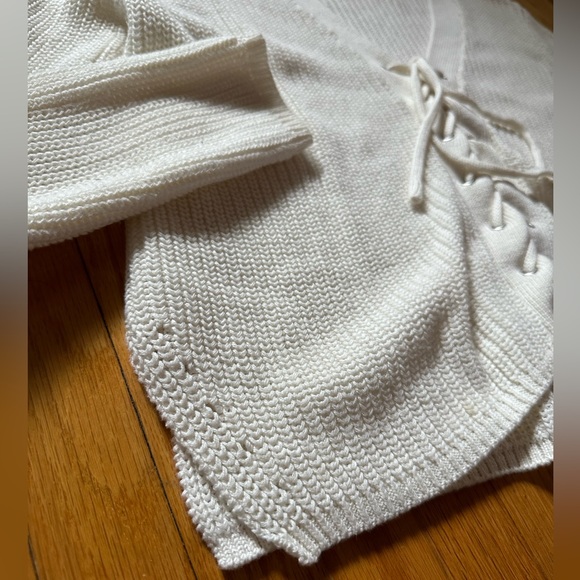 FOREVER21 white lace up pullover long sleeve sweater US M - Picture 3 of 4